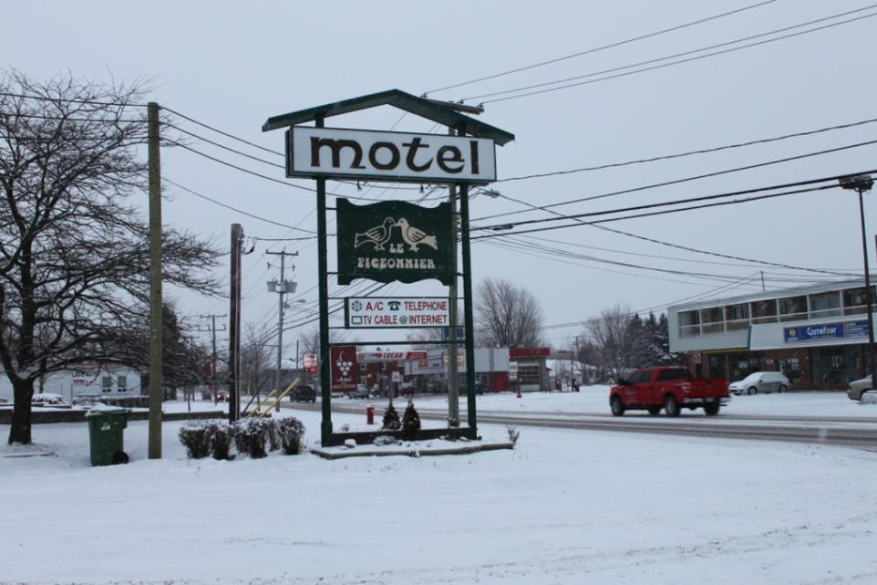 Auberge - Motel Le Pigeonnier Farnham Buitenkant foto