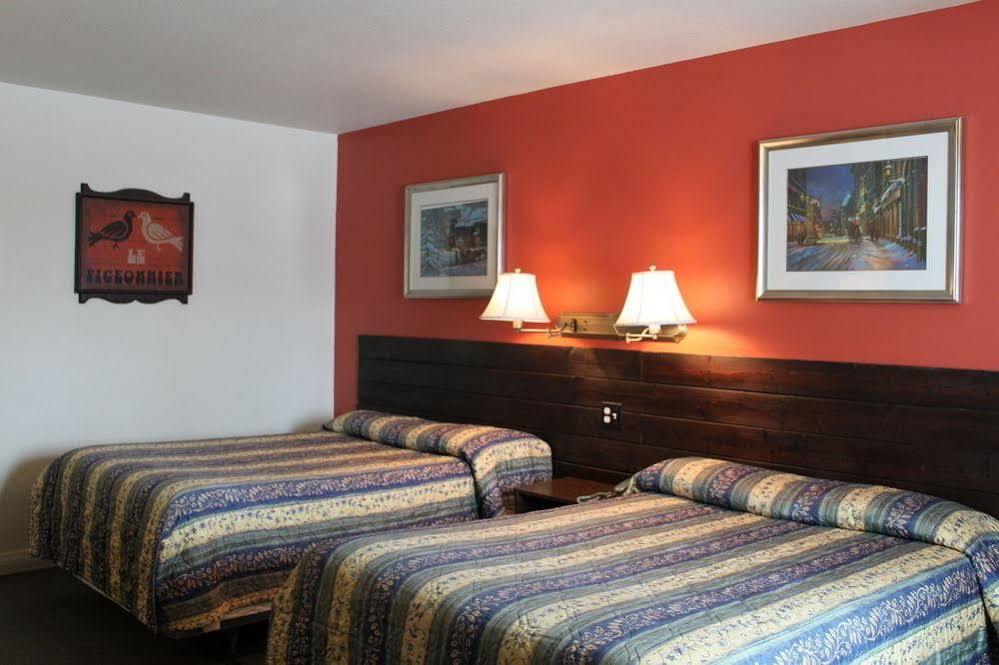 Auberge - Motel Le Pigeonnier Farnham Buitenkant foto