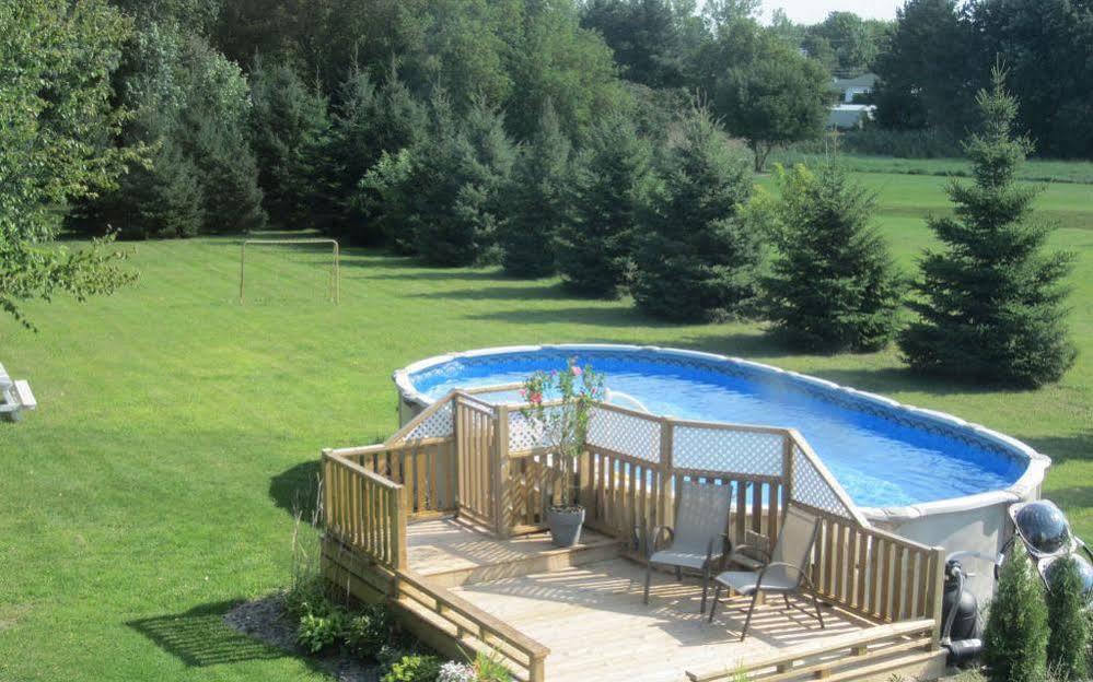 Auberge - Motel Le Pigeonnier Farnham Buitenkant foto